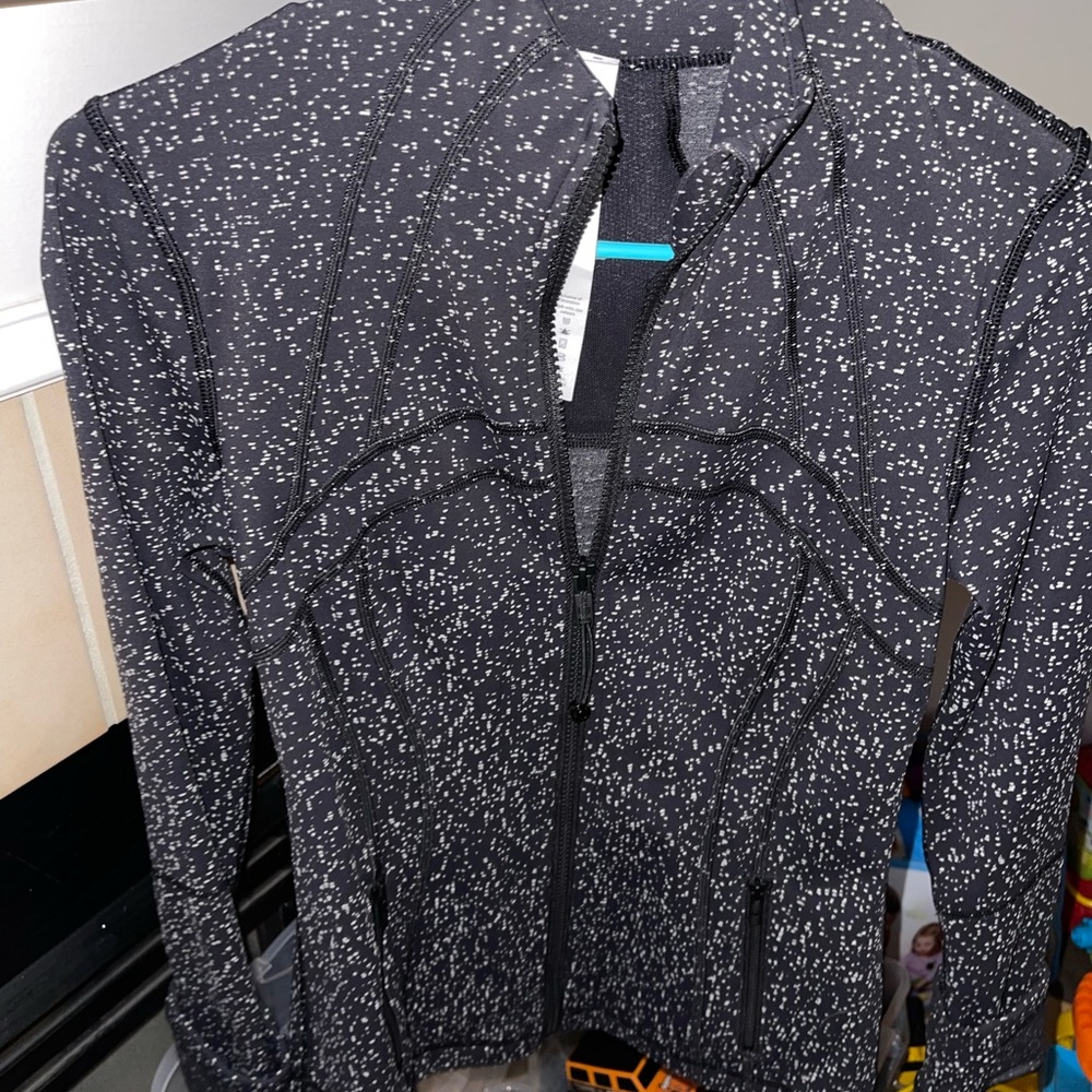 Black and white lululemon define jacket size 4